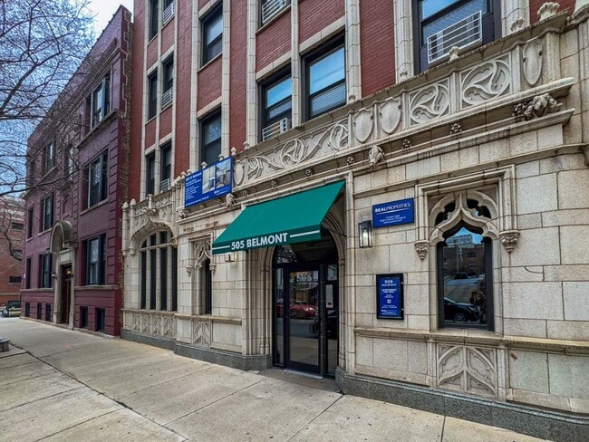 Building Photo - 545 W Belmont Ave
