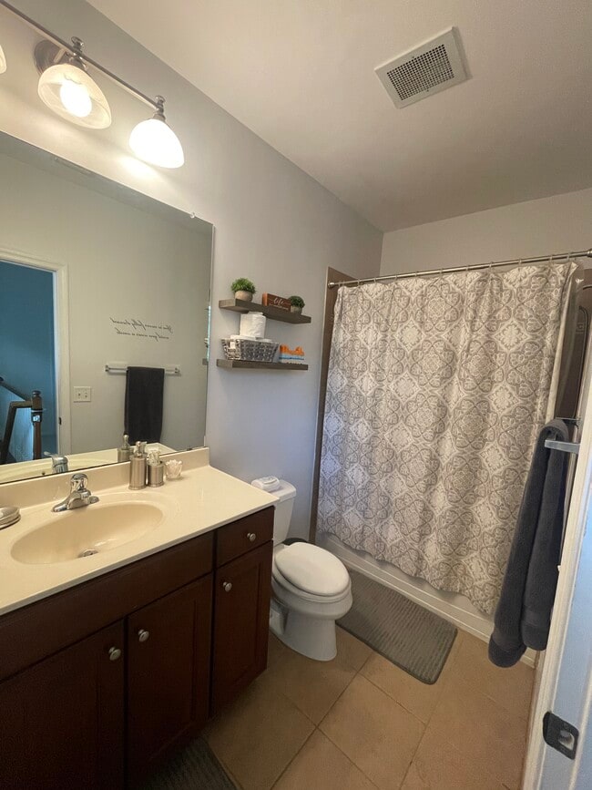 Building Photo - 265 Custer Ave