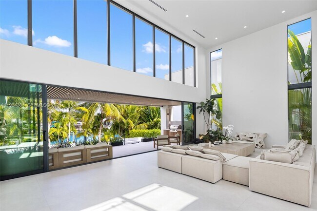 Building Photo - 773 NE 77th Terrace