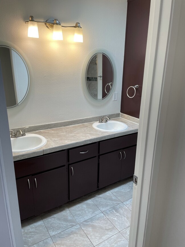 Building Photo - 2631-2631 V St