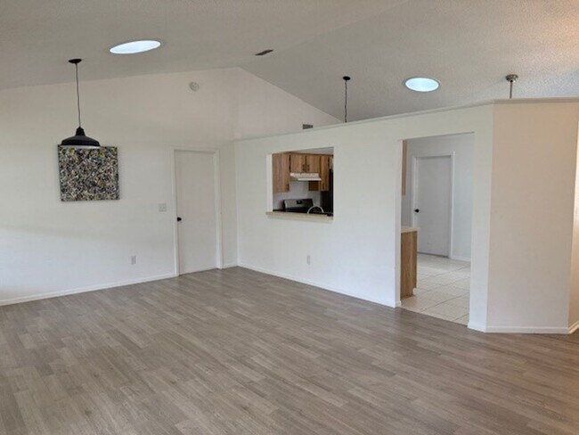 Building Photo - 5922 Phyllis Lou Cir