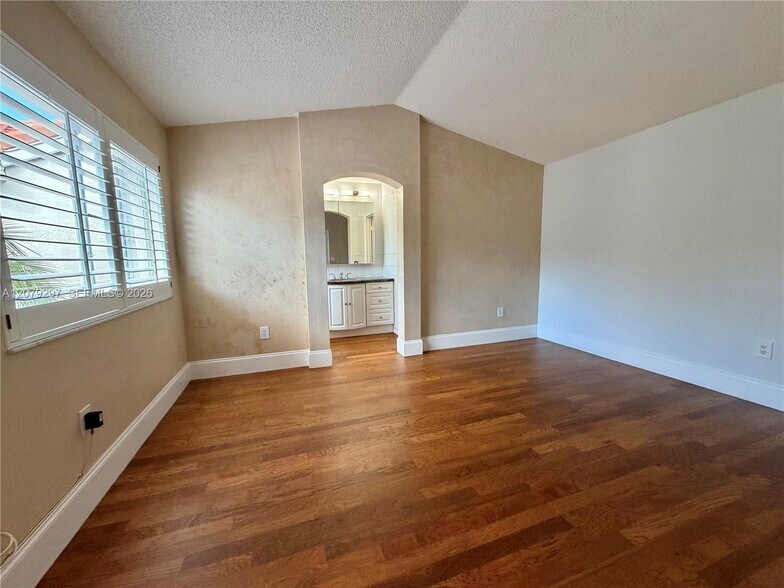 Building Photo - 1135 Cliffrose St