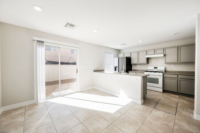 Building Photo - 6075 Las Nubes Dr