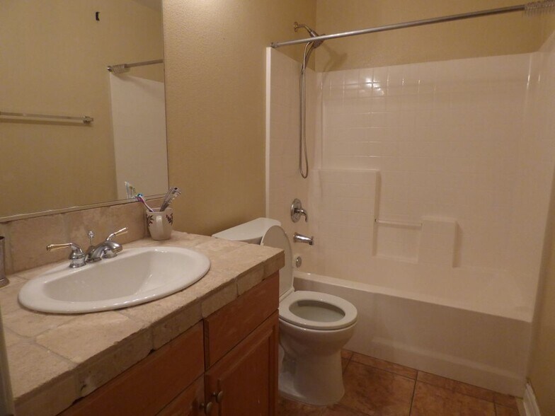 Building Photo - 7238 San Carmela Ct