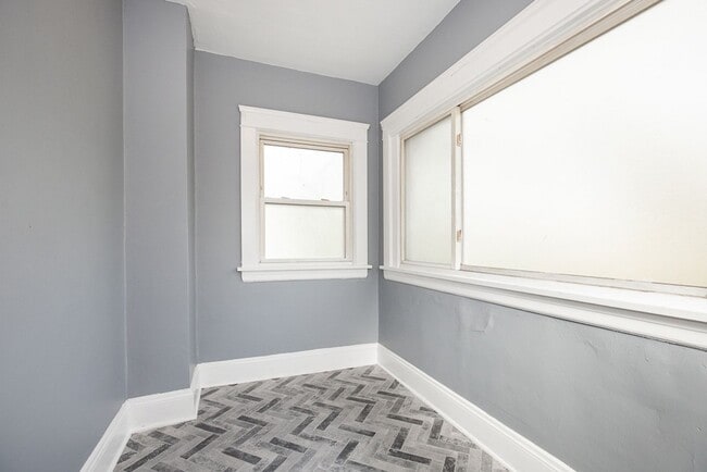 Building Photo - 3 BED, 1 BATH BEAUTIFUL SINGLE-FAMILY HOME IN CLEVELAND!