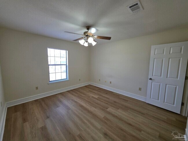 Building Photo - 916 Rentz Ave