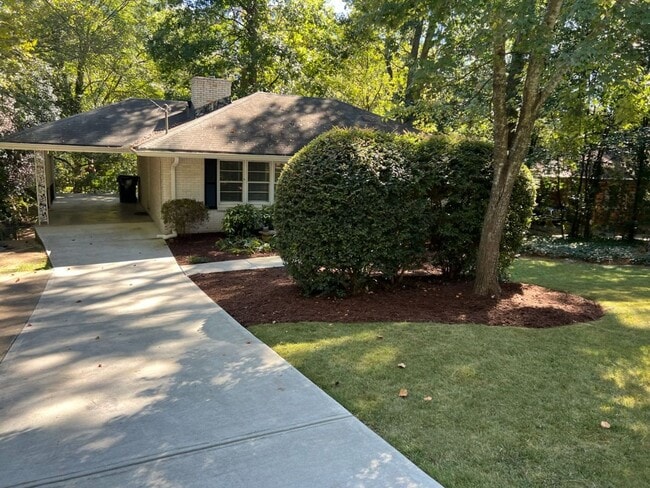 Building Photo - Charming 3-Bed, 2-Bath Ranch in Prime Atlanta Location
