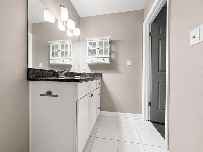 Building Photo - 5031 Bell Dr SE