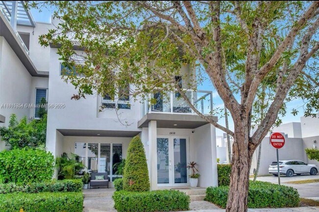 Primary Photo - 6438 NW 104th Ct