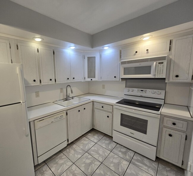 Building Photo - 5840 NE 22nd Way