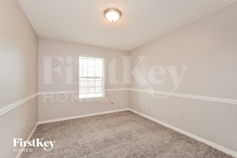 Building Photo - 20 Bickwick Ln