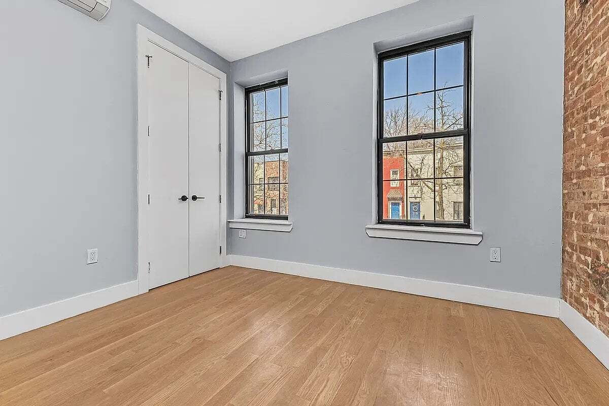 Building Photo - 540 Bainbridge St.