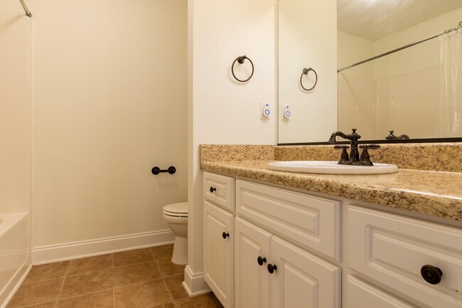 Building Photo - 2053 Dundee Way