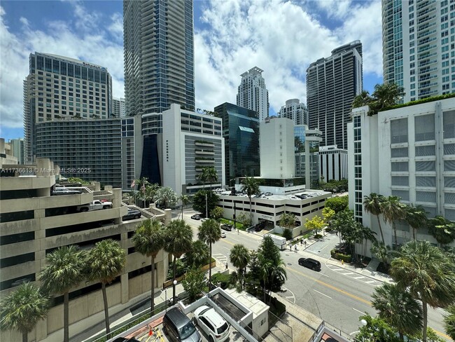 Building Photo - 999 Brickell Bay Dr