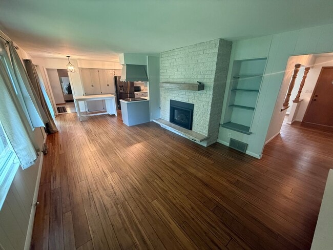 Building Photo - Updated 3BR Home in Prime Wauwatosa Locati...