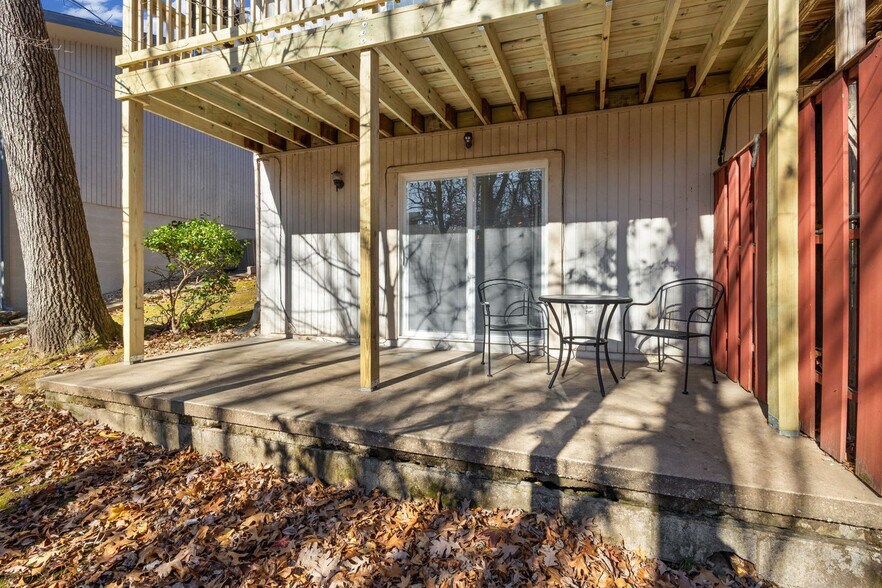 Building Photo - 9 August Ln