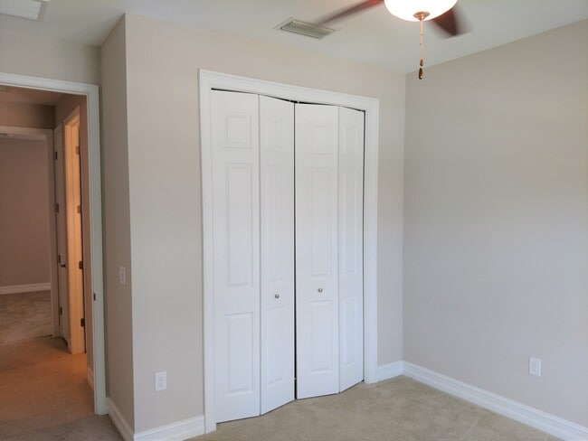 Building Photo - Unfurnished Annual Rental - Lovely 3 Bedroom Home in Calusa Park. Nicely upgraded and Pet Friendly