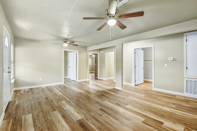 Building Photo - 243 Orchard St