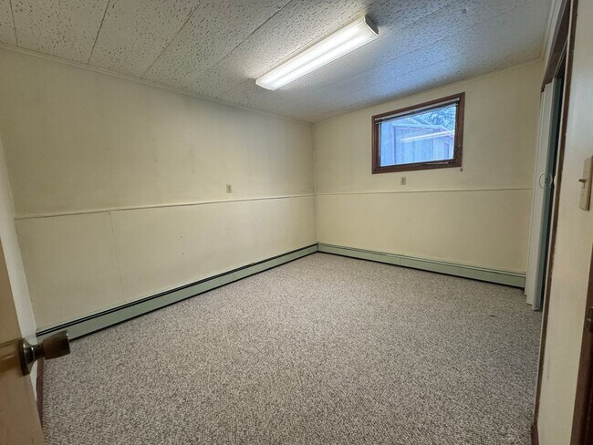 Building Photo - Madcap Lane 186/192