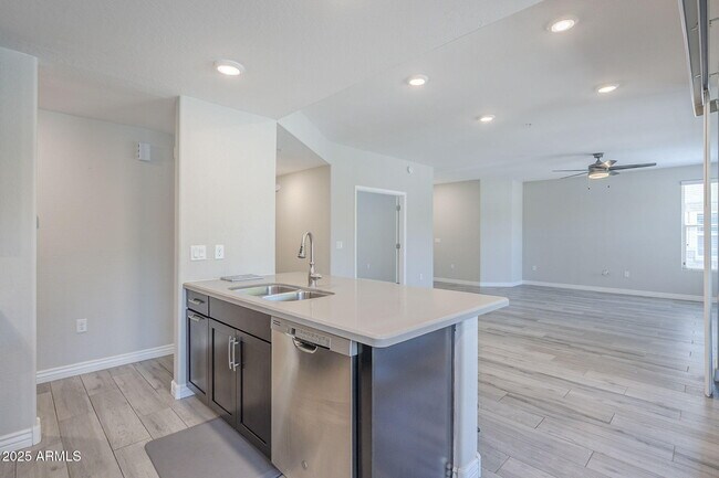 Building Photo - 2425 W Bronco Butte Trl