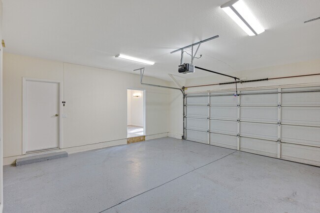 Building Photo - 9168 Eastside Rd