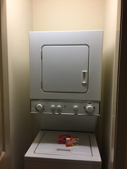 Building Photo - 3920 Sharon Rd