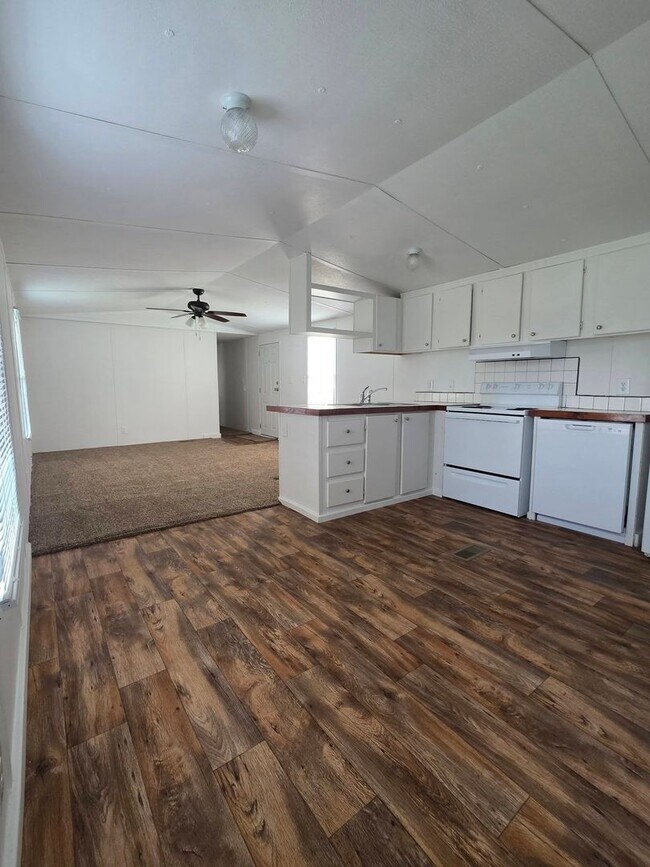 Building Photo - 701 Trollingwood-Hawfields Rd. lot 3