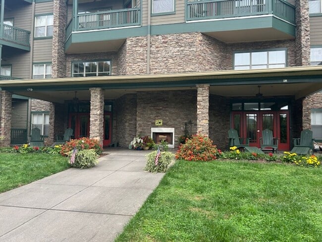 Building Photo - Asheville Furnished Rental!- Beaucatcher House