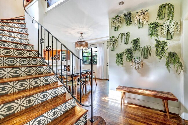 Building Photo - 991 NE 82nd St