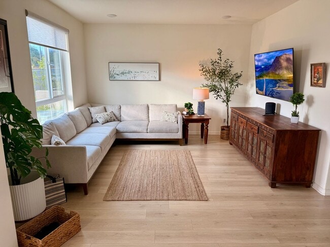 Building Photo - 1052 Kendale Wy