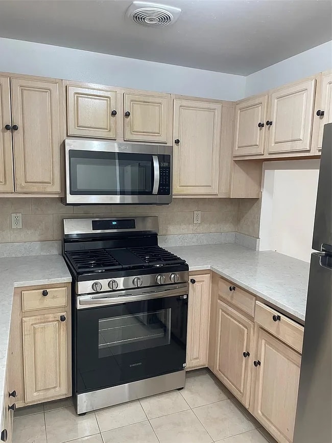 Building Photo - 1833 Phelan Pl