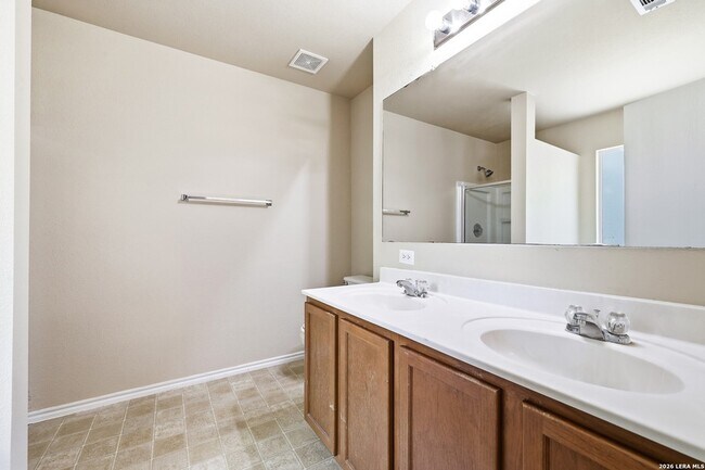 Building Photo - 210 Birchwood Bay