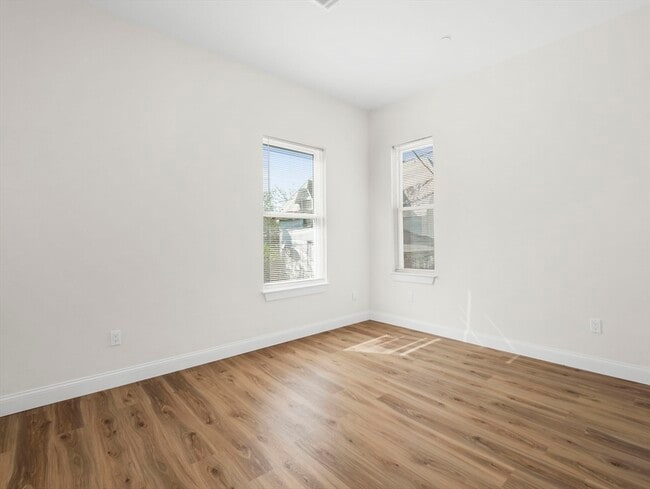 Building Photo - 14 William St