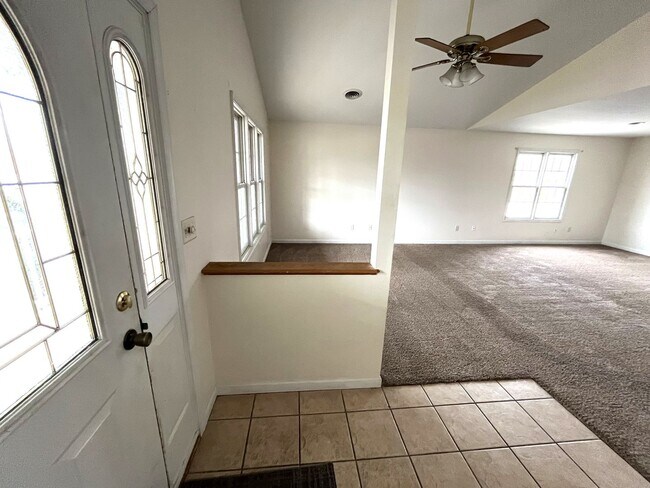 Building Photo - 152 Lantern Ln