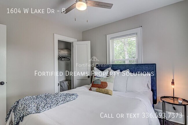 Building Photo - 1604 W Lake Dr