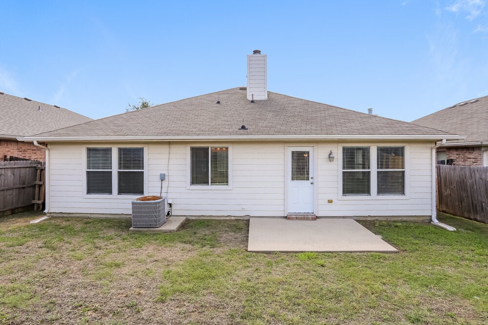 Building Photo - 5768 Goldfinch Way