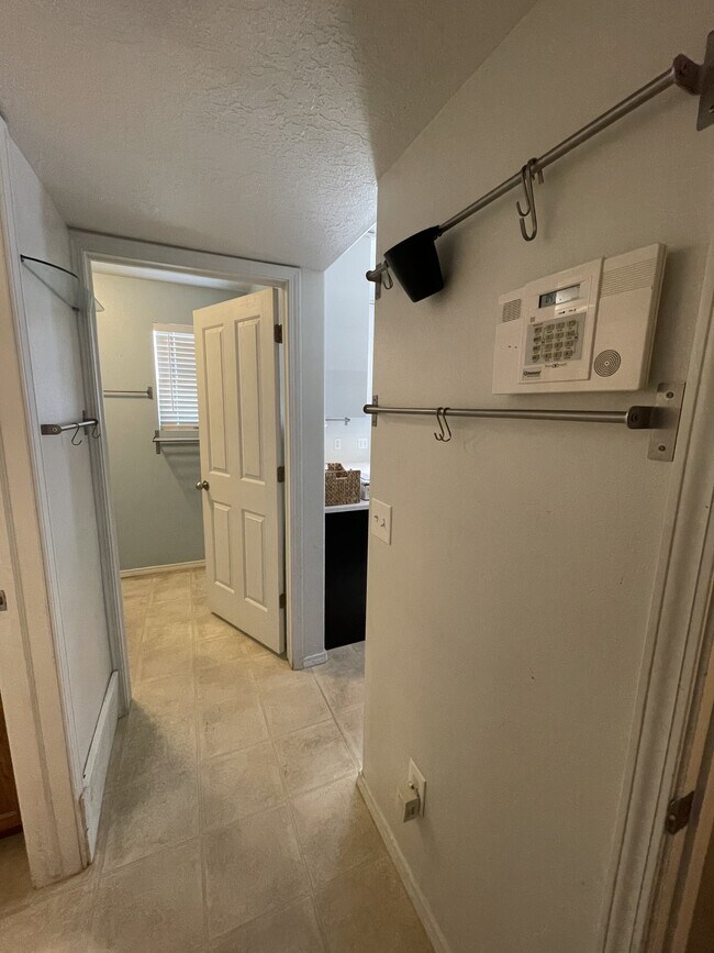 Building Photo - 209 Interlochen Ln