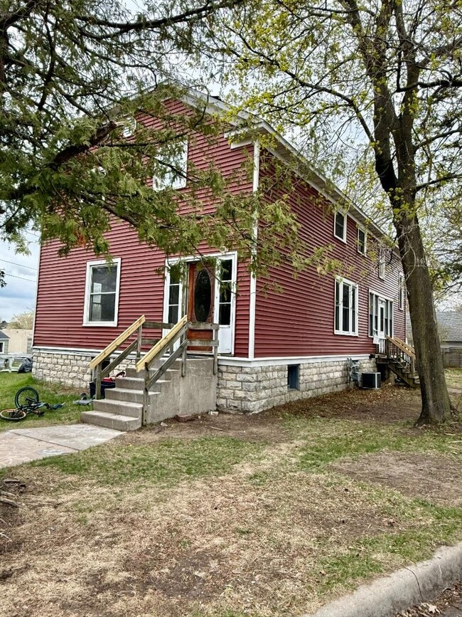 Building Photo - 1103 West Dr