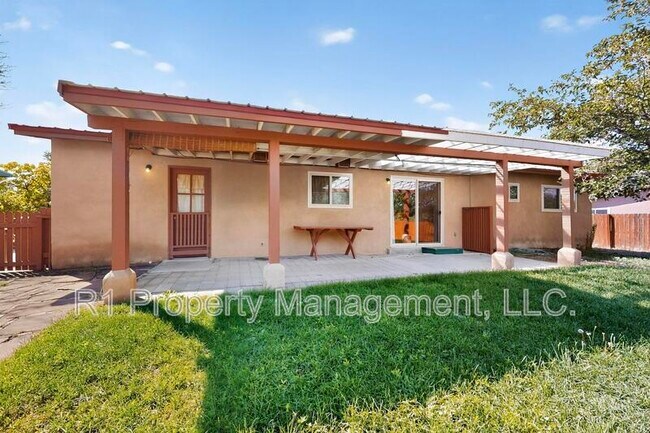 Building Photo - 2702 Avenida Del Sol
