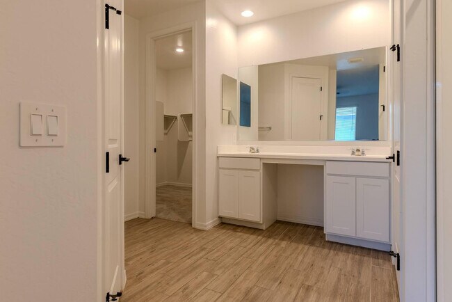 Building Photo - 11248 E Unger Ave