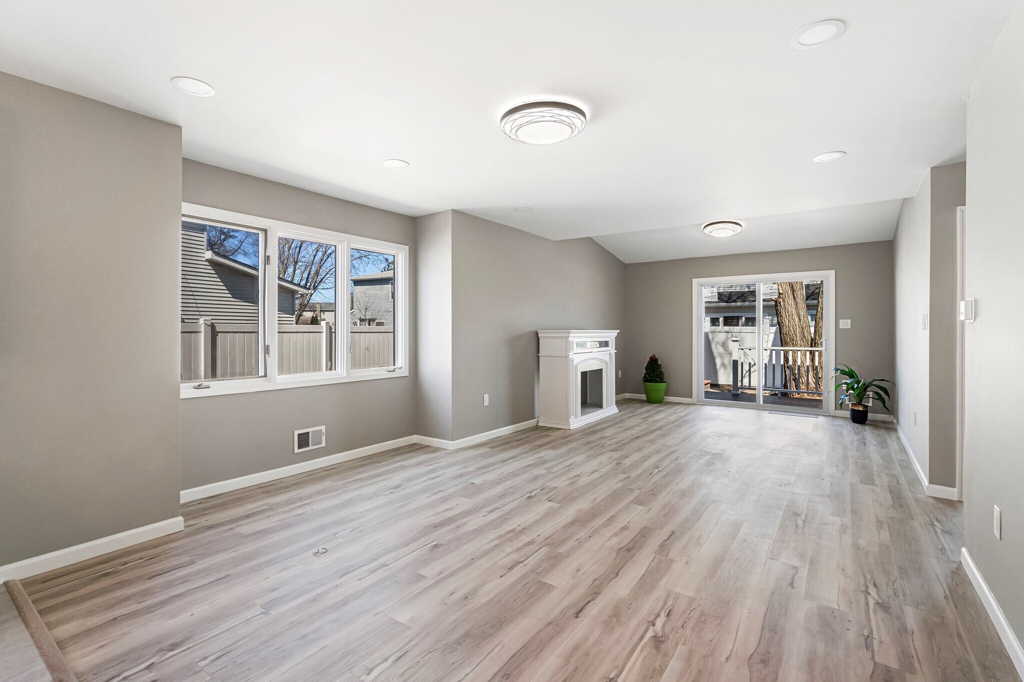 Building Photo - 4A Emerald Dr