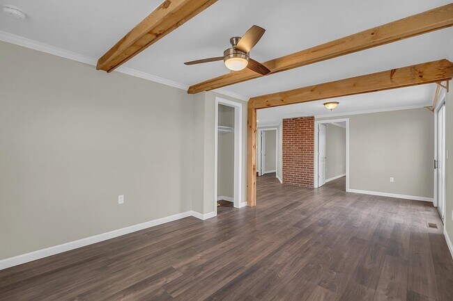Building Photo - 297 Elm St