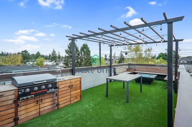 Building Photo - 2 BED & 1.5 BATH TOWNHOME FOR RENT