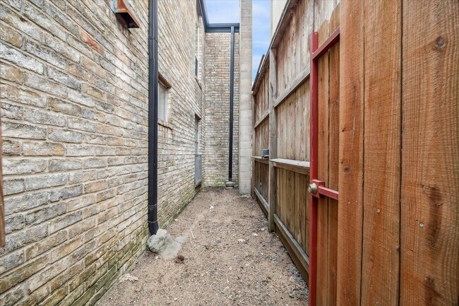 Building Photo - 513 Ridge St