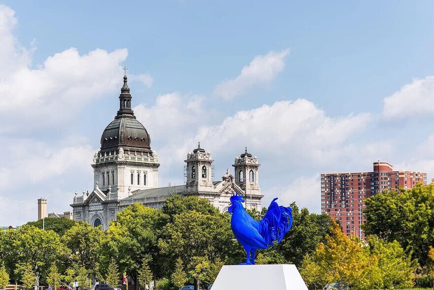 Building Photo - 2424 Lyndale Ave S