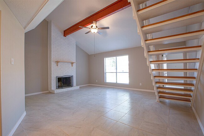 Building Photo - 16042 Bear Hill Dr