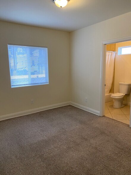 Building Photo - 1454 S Cloverdale Ave