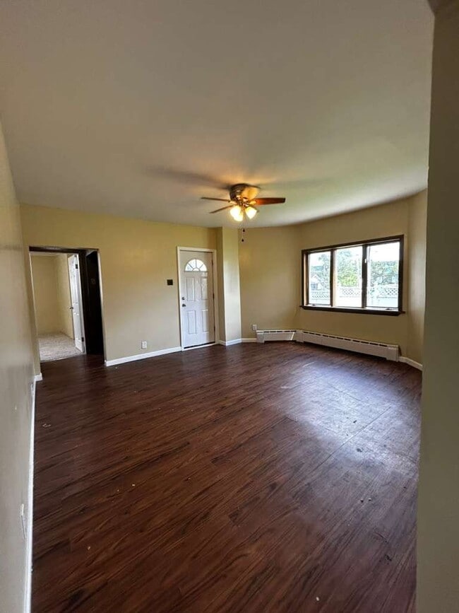 Building Photo - 41 Fallbrook St