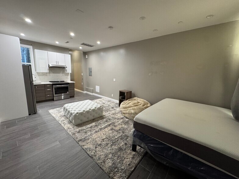 Studio View - 1645 Hyde St