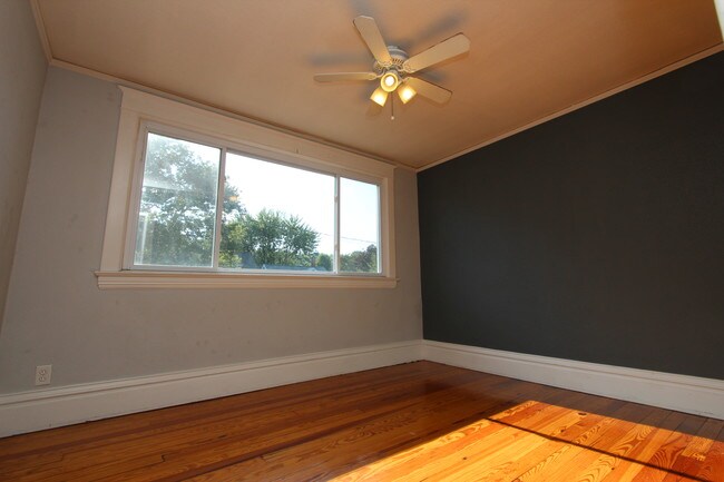 Building Photo - 110 Valley Ave NW